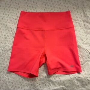 ALO Yoga Fluorescent Pink Coral 5" Airlift Energy Short